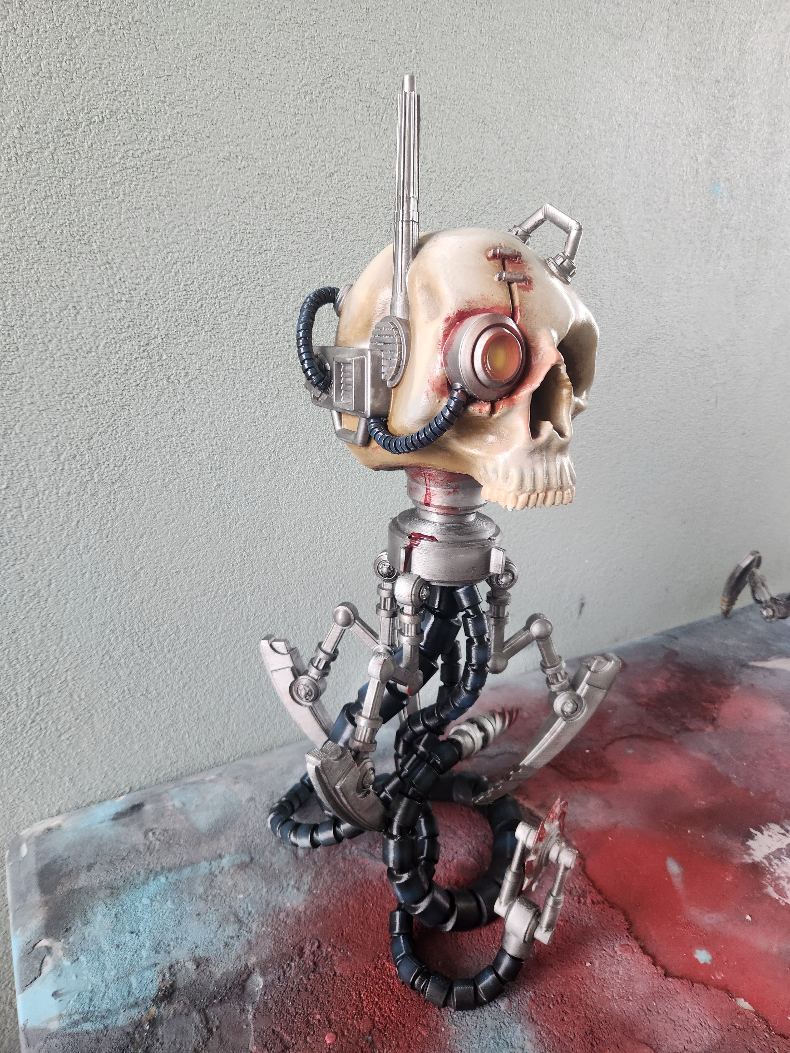 1:1 Scale 4K Servitor Skull two – Life-Size Grimdark Display Prop