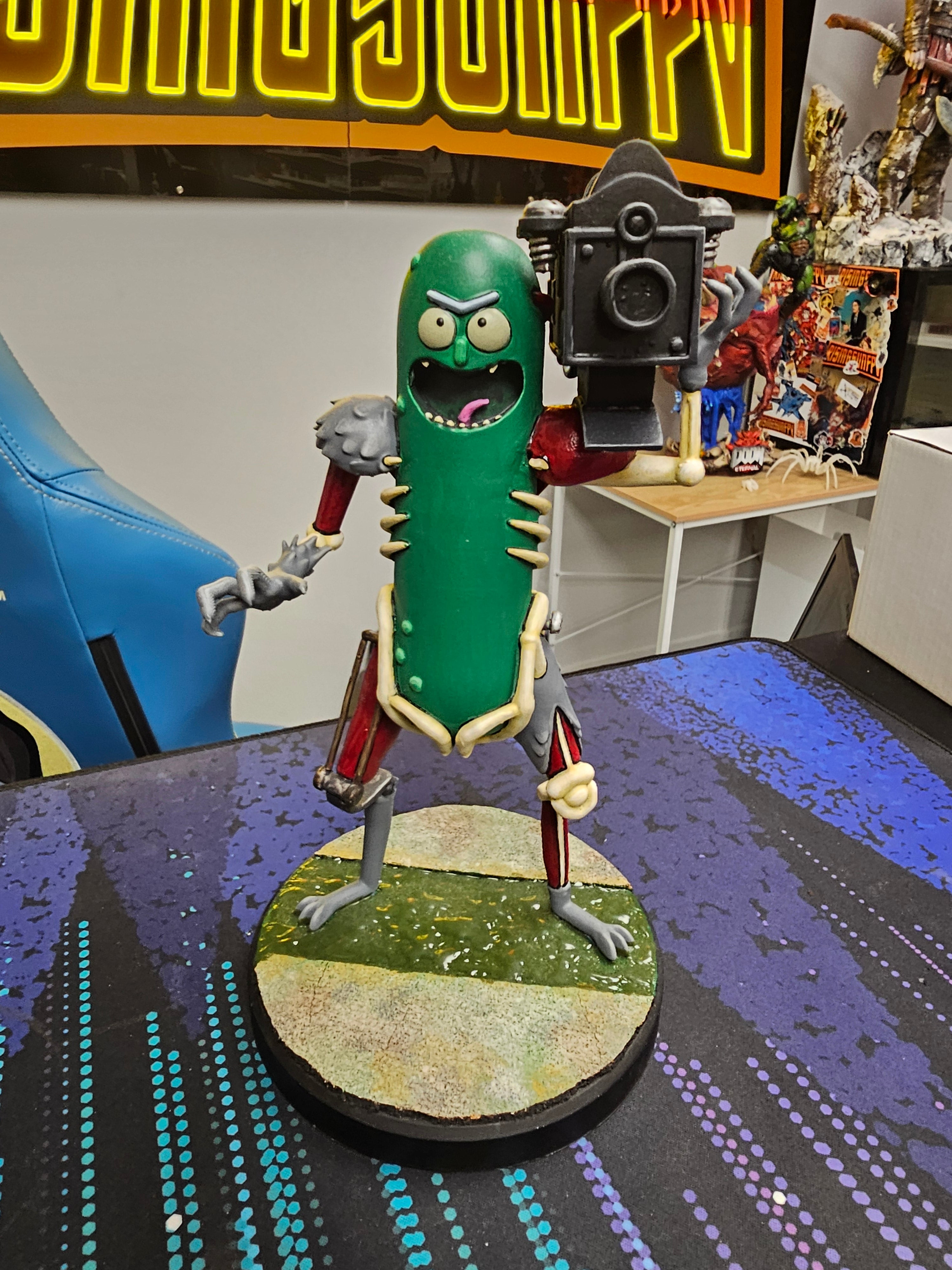 Pickle Rick Centrepiece Statue from Rick and Morty - Rising Sun FPV