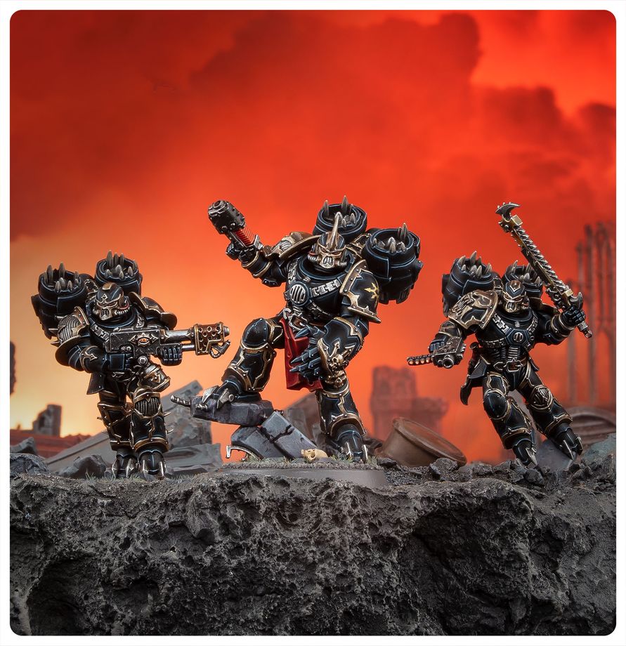 43-13 CHAOS SPACE MARINES: RAPTORS Pre-orders ship on or after launch day 05/09/2026