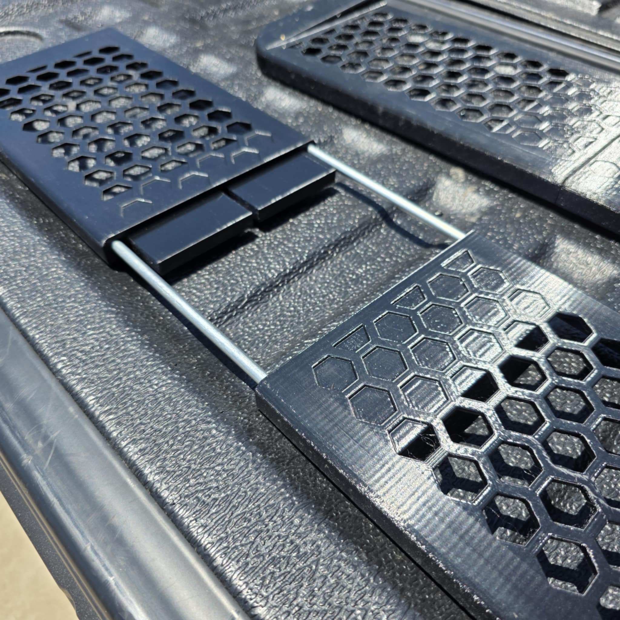 2024+ Ford Ranger & Amarok Aventura - Plastic Tub Cover - Storage Solution/Pocket Slide