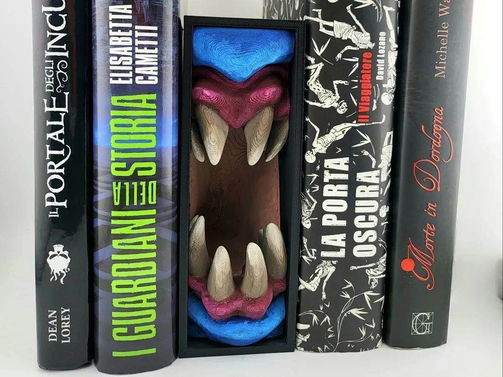 3D Printed Bookshelf Spacers – Custom Shelf Dividers Grey PLA+ & Paint