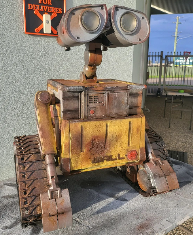 WALL-E Life Size Scale Centrepiece Statue - Rising Sun FPV