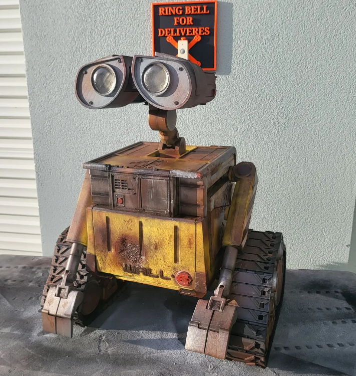 WALL-E Life Size Scale Centrepiece Statue